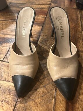 CHANEL Beige Leather Pointed-Toe Mules with Black Cap
